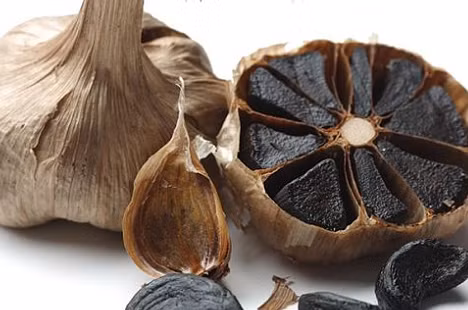 “Thần dược” tỏi đen quý đến đâu mà giá tiền triệu vẫn bán chạy? ảnh 1