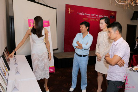 Phạm Hương chọn quốc phục cho người đẹp thi Hoa hậu Hoàn vũ - Ảnh 5 Pham Huong chon quoc phuc cho nguoi dep thi Hoa hau Hoan vu - Anh 5
