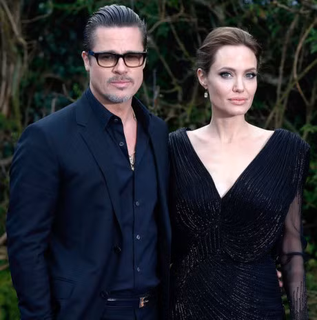 Johnny Depp gioi thieu luat su cho Angelina Jolie chong lai Brad Pitt - Anh 1