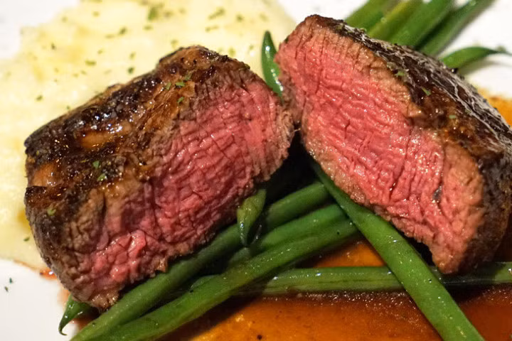 Những món bít-tết đắt đỏ chỉ dành cho nhà giàu