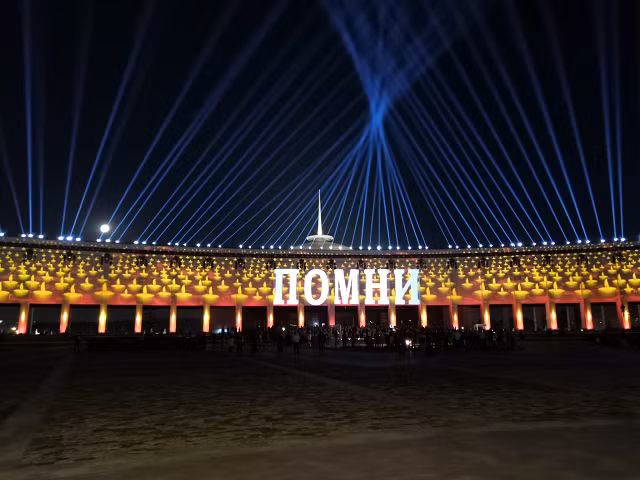 1.418 ngọn nến tưởng niệm nạn nhân của cuộc Chiến tranh Vệ quốc ảnh 1