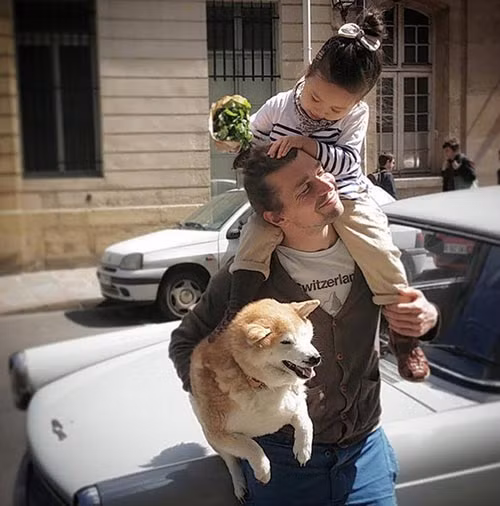 “Tan chảy” với tình bạn của cô bé Pháp 2 tuổi và chó cưng - 11