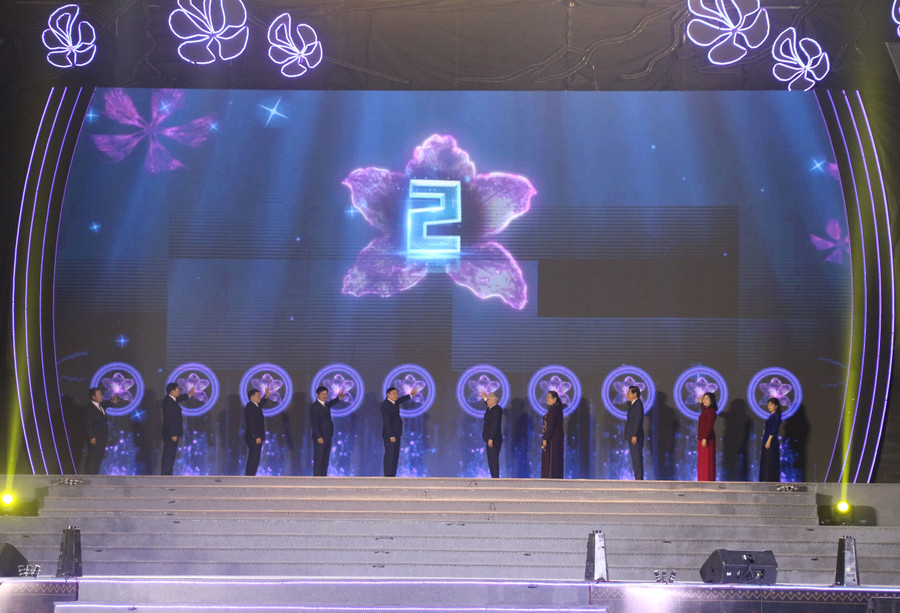 Lãnh đạo Đảng, Nhà nước và tỉnh Điện Biên nhấn nút Khai hội Hoa Ban năm 2023. Lãnh đạo Đảng, Nhà nước và tỉnh Điện Biên nhấn nút Khai hội Hoa Ban năm 2023.