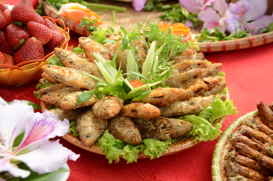 Cá suối chiên giòn là một trong những món ăn đặc sản tại Điện Biên được nhiều thực khách ưa thích. Cá suối chiên giòn là một trong những món ăn đặc sản tại Điện Biên được nhiều thực khách ưa thích.