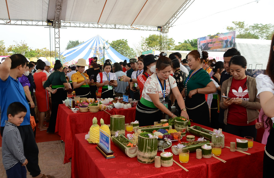 Hội thi thu hút đông đảo người dân và du khách tham gia tìm hiểu, trải nghiệm. Hội thi thu hút đông đảo người dân và du khách tham gia tìm hiểu, trải nghiệm.
