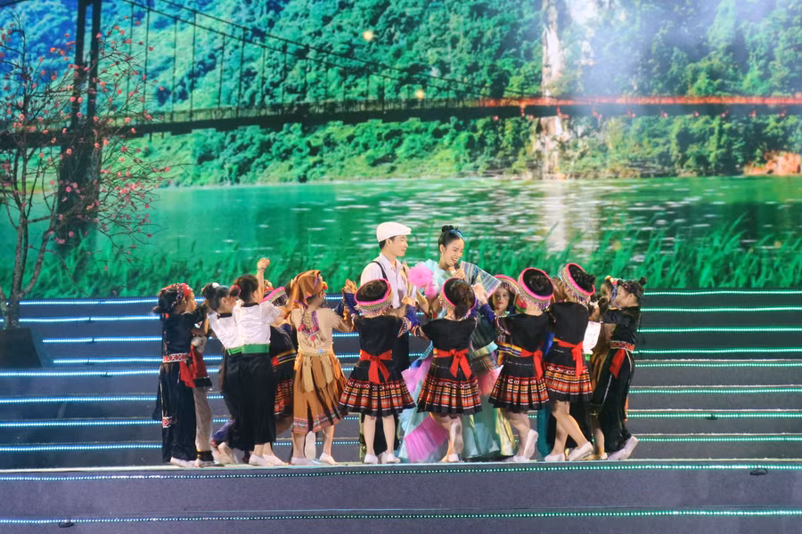 Chương trình là bức tranh tổng thể về một Điện Biên giàu bản sắc dân tộc đang trên đà phát triển.