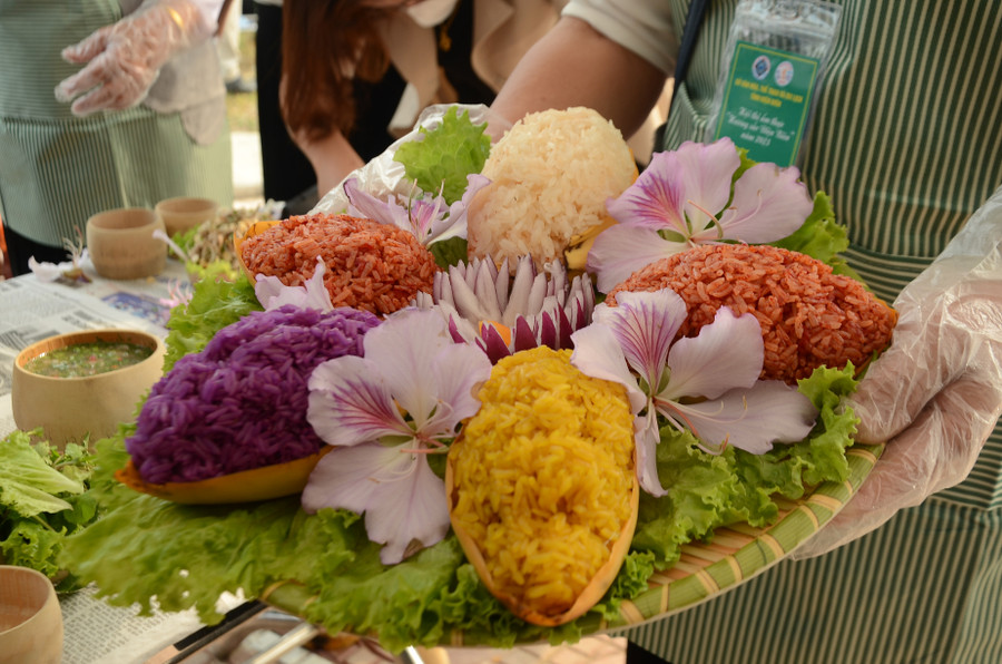 Xôi nếp nương là 1/4 món ăn của Điện Biên nằm Top 100 món ăn độc đáo trong cả nước. Xôi nếp nương là 1/4 món ăn của Điện Biên nằm Top 100 món ăn độc đáo trong cả nước.