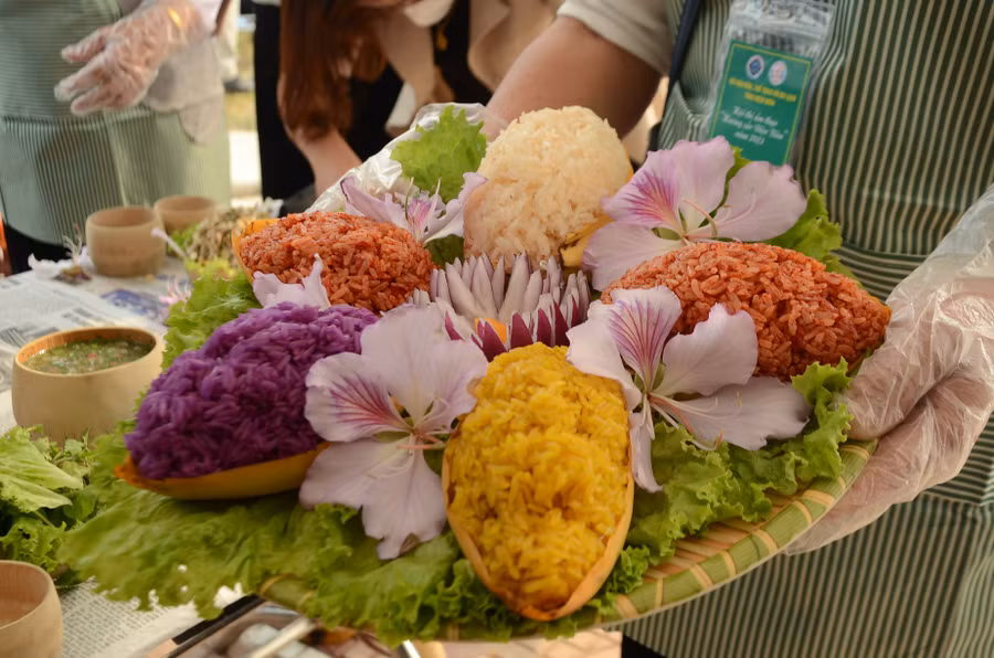 Xôi nếp nương là 1/4 món ăn của Điện Biên nằm Top 100 món ăn độc đáo trong cả nước.