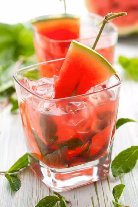 7 cach bo sung nuoc cho co the khi troi hanh kho - Anh 1