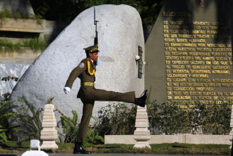 Ngôi mộ bằng đá của lãnh tụ Cuba Fidel Castro - Ảnh 4 Ngoi mo bang da cua lanh tu Cuba Fidel Castro - Anh 4