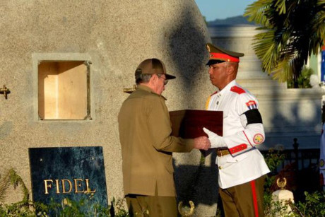 Ngôi mộ bằng đá của lãnh tụ Cuba Fidel Castro - Ảnh 7 Ngoi mo bang da cua lanh tu Cuba Fidel Castro - Anh 7