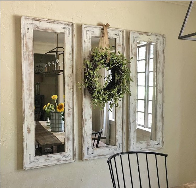 Đóng khung cho gương như cửa sổ. Một tấm gương được biến hóa giống như cửa sổ không chỉ giúp tạo thêm không gian mà còn khiến cho căn phòng sáng hơn, đặc biệt là khi nó được đặt đối diện với một cửa sổ thật.