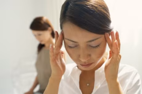 Dau buot vung tran, hoa mat chong mat co phai benh tien dinh? - Anh 1