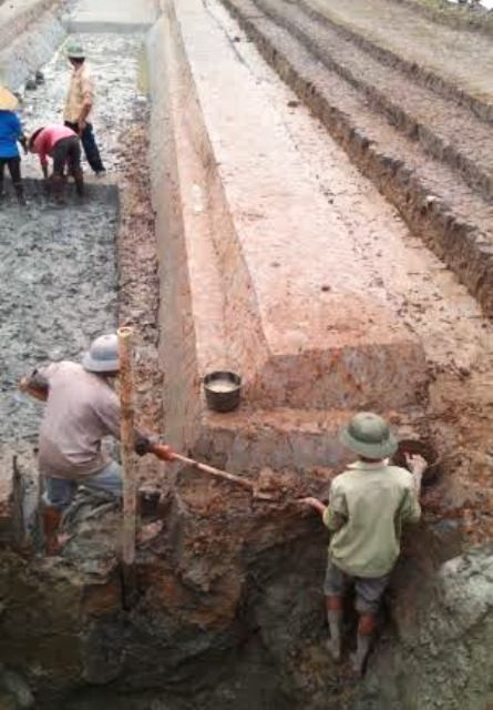 Hào thành phát lộ trong lần đầu tiên được các nhà khoa học tổ chức khai quật. Ảnh Trung tâm di sản Thành Nhà Hồ cung cấp Hào thành phát lộ trong lần đầu tiên được các nhà khoa học tổ chức khai quật. Ảnh Trung tâm di sản Thành Nhà Hồ cung cấp