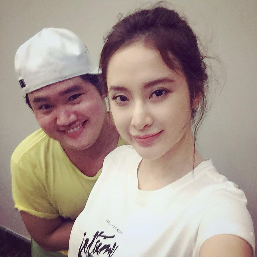 Elly Trần diện áo yếm cực Tây, MC Quỳnh Chi khoe vòng 1 nóng bỏng ảnh 2 Elly Trần diện áo yếm cực Tây, MC Quỳnh Chi khoe vòng 1 nóng bỏng