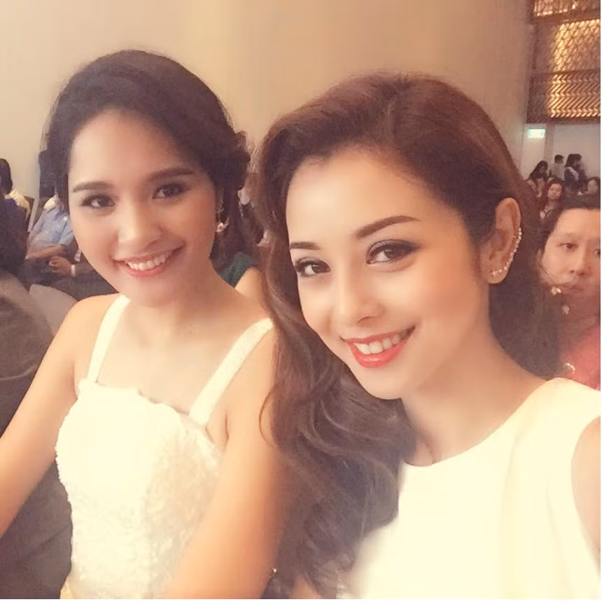 Elly Trần diện áo yếm cực Tây, MC Quỳnh Chi khoe vòng 1 nóng bỏng