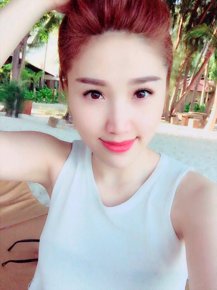 Elly Trần diện áo yếm cực Tây, MC Quỳnh Chi khoe vòng 1 nóng bỏng ảnh 3 Elly Trần diện áo yếm cực Tây, MC Quỳnh Chi khoe vòng 1 nóng bỏng
