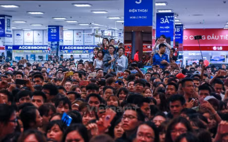 Khan gia tre Thu do phat cuong voi ca sy Noo Phuoc Thinh - Anh 7