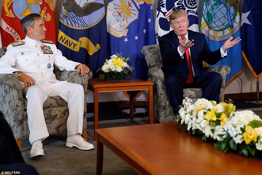 Tổng thống Trump cũng đã có cuộc gặp gỡ Đô đốc Hải quân Harry Harris, chỉ huy Bộ tư lệnh Thái Bình Dương Mỹ