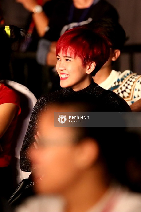 Thiều Bảo Trâm hò hét, khóc theo Sơn Tùng M-TP khi xem liveshow ảnh 7 Thiều Bảo Trâm hò hét, khóc theo Sơn Tùng M-TP khi xem liveshow ảnh 7