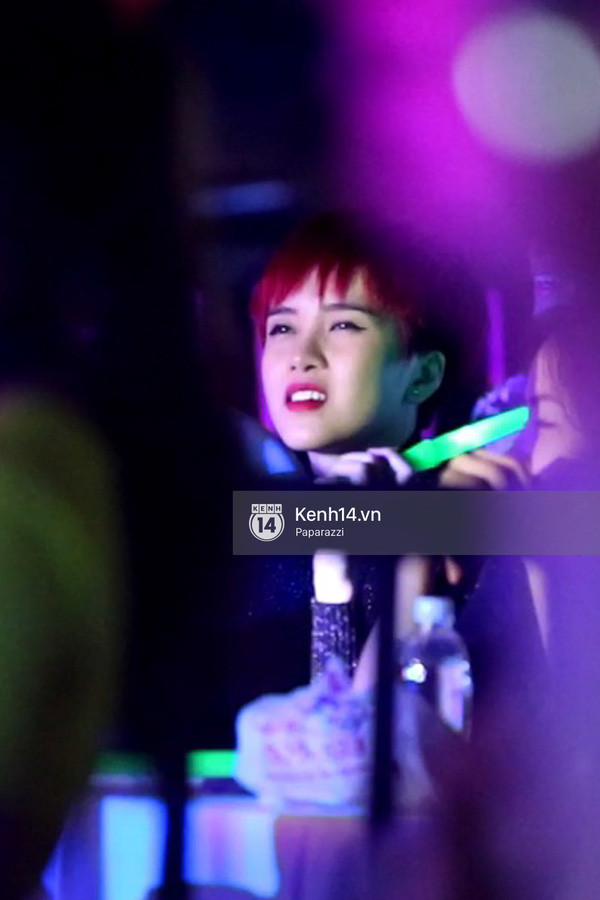 Thiều Bảo Trâm hò hét, khóc theo Sơn Tùng M-TP khi xem liveshow ảnh 2 ...tập trung theo dõi