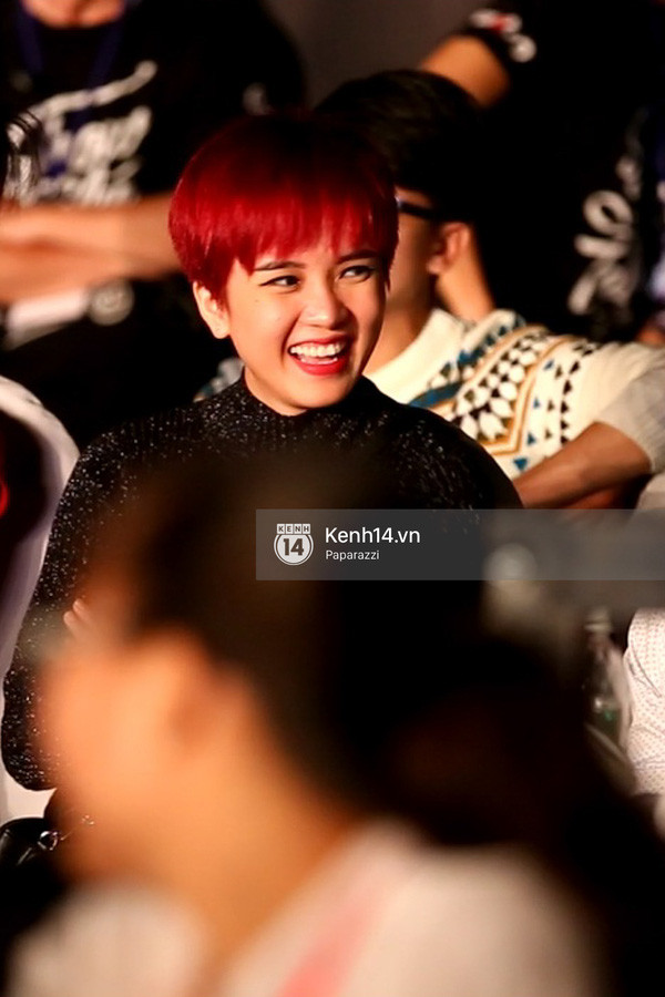 Thiều Bảo Trâm hò hét, khóc theo Sơn Tùng M-TP khi xem liveshow ảnh 8 Thiều Bảo Trâm cùng vui...