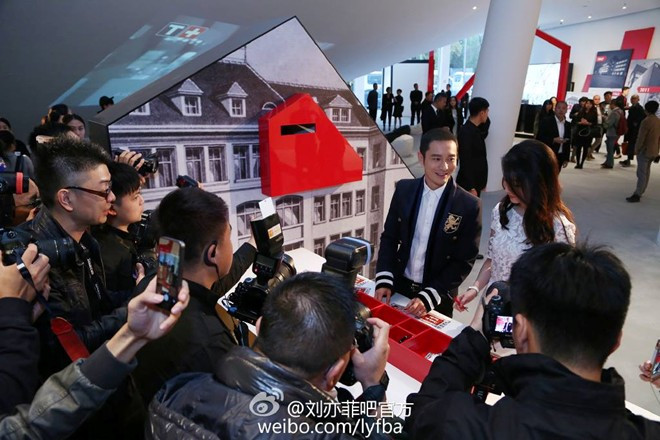 Huỳnh Hiểu Minh vẫn gọi Lưu Diệc Phi là “Cô cô” như thời đóng phim cách đây 9 năm. Huỳnh Hiểu Minh vẫn gọi Lưu Diệc Phi là “Cô cô” như thời đóng phim cách đây 9 năm.