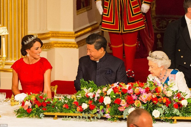 Bí mật ít người biết về chiếc vương miện của Công nương Kate ảnh 2 Đây là lần hiếm hoi Kate Middleton đội vương miện với vai trò là người đại diện quan trọng cho Vương quốc Anh.