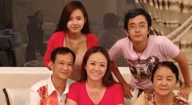 Điều ít biết về người đàn ông yêu Midu nhất