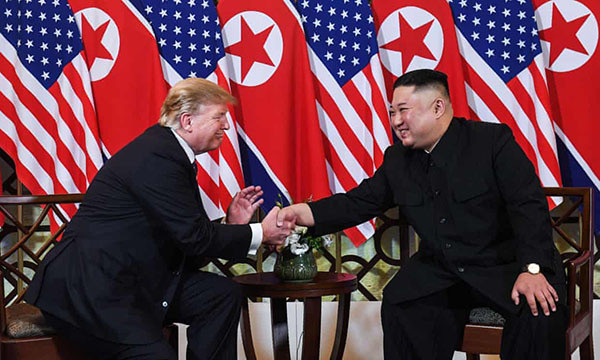Tổng thống Trump và Chủ tịch Kim trao nhau những nụ cười.