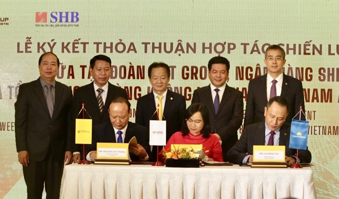Đại diện lãnh đạo Tập đoàn T&T Group, Ngân hàng SHB và Vietnam Airlines ký thỏa thuận hợp tác chiến lược Đại diện lãnh đạo Tập đoàn T&T Group, Ngân hàng SHB và Vietnam Airlines ký thỏa thuận hợp tác chiến lược