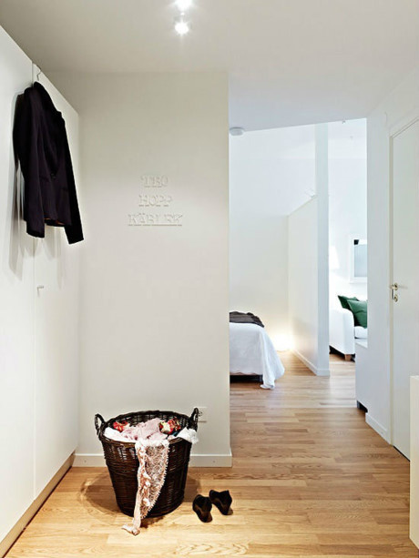 Nội thất cá tính trong căn hộ trắng phong cách Scandinavian rộng 40m2 - Ảnh 8 Noi that ca tinh trong can ho trang phong cach Scandinavian rong 40m2 - Anh 8