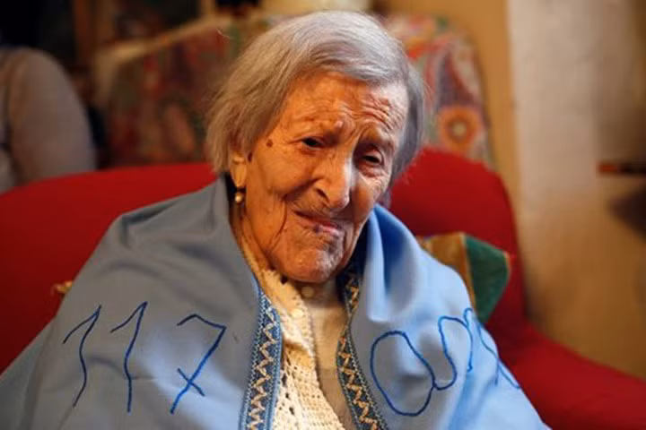 Cụ bà cao tuổi nhất thế giới tiết lộ bí quyết sống thọ là "ở một mình"