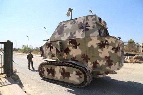 Xem xe bọc thép tự chế siêu dị của ISIS tại Iraq - Ảnh 4 Xem xe boc thep tu che sieu di cua ISIS tai Iraq - Anh 4