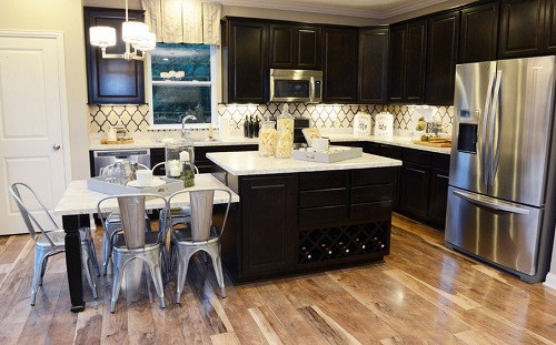 Vệ sinh đúng cách cho sàn gỗ khỏi mối mọt, cong vênh - 7