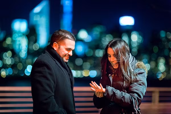 Màn cầu hôn đẹp lay động lòng người trong đêm New York rực rỡ