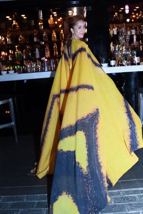 Khánh Thi rập rờn cùng 