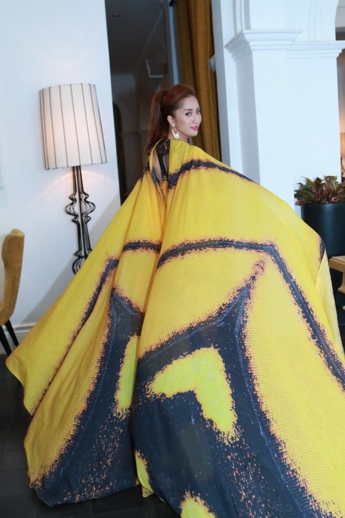 Khánh Thi rập rờn cùng