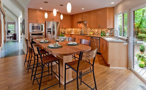 Vệ sinh đúng cách cho sàn gỗ khỏi mối mọt, cong vênh