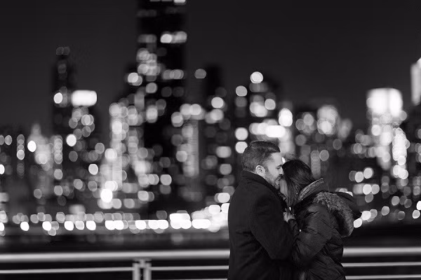 Màn cầu hôn đẹp lay động lòng người trong đêm New York rực rỡ