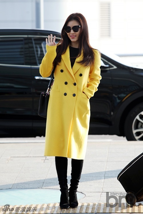 Ha Ji Won xuất hiện rực rỡ nổi bật tại sân bay 7