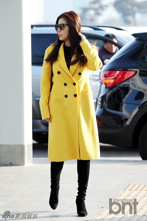 Ha Ji Won xuất hiện rực rỡ nổi bật tại sân bay 3