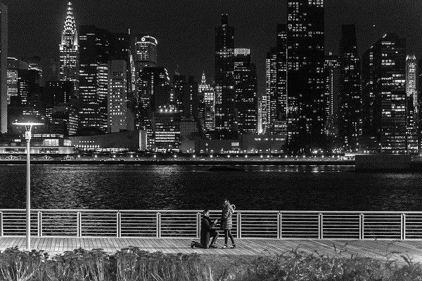 Màn cầu hôn như kéo dài vĩnh cửu khi được chỉnh theo màu đen trắng