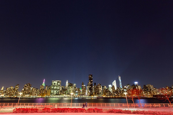 Màn cầu hôn đẹp lay động lòng người trong đêm New York rực rỡ