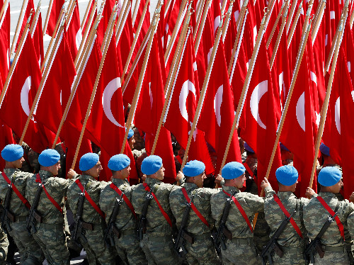 Quân đội Thổ Nhĩ Kỳ. Ảnh: Reuters tho-nhi-ky-dong-tau-san-bay-hon-mot-ty-usd