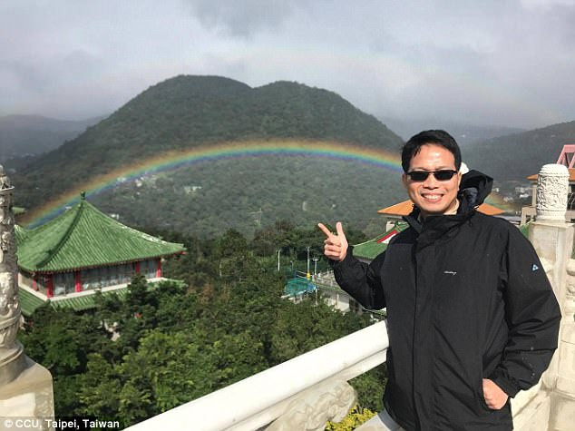 Giáo sư Chou và cầu vồng kéo dài 9 tiếng ở Đài Loan Giáo sư Chou và cầu vồng kéo dài 9 tiếng ở Đài Loan