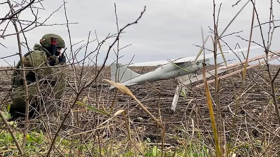 Lính trinh sát Nga vận hành UAV Orland-10 trên chiến trường.