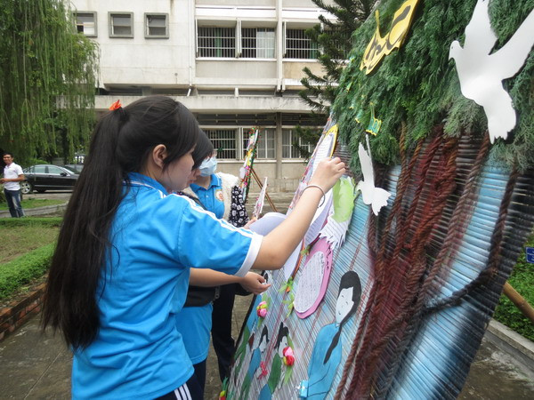 Hội thi thiết kế ảnh và báo tường thu hút đông đảo các bạn sinh viên cùng tham gia