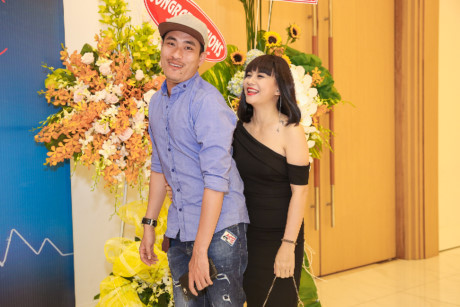 Cát Phượng và bạn trai kém 8 tuổi dự tiệc của Phan Đinh Tùng - Ảnh 1 Cat Phuong va ban trai kem 8 tuoi du tiec cua Phan Dinh Tung - Anh 1