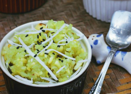 Deo thom hap dan mon xoi la dua hat sen cot dua - Anh 1